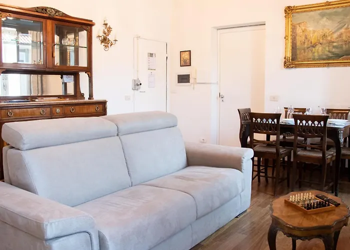 The Best Rent - Spacious Multi-Room Apartment On Via Cavour