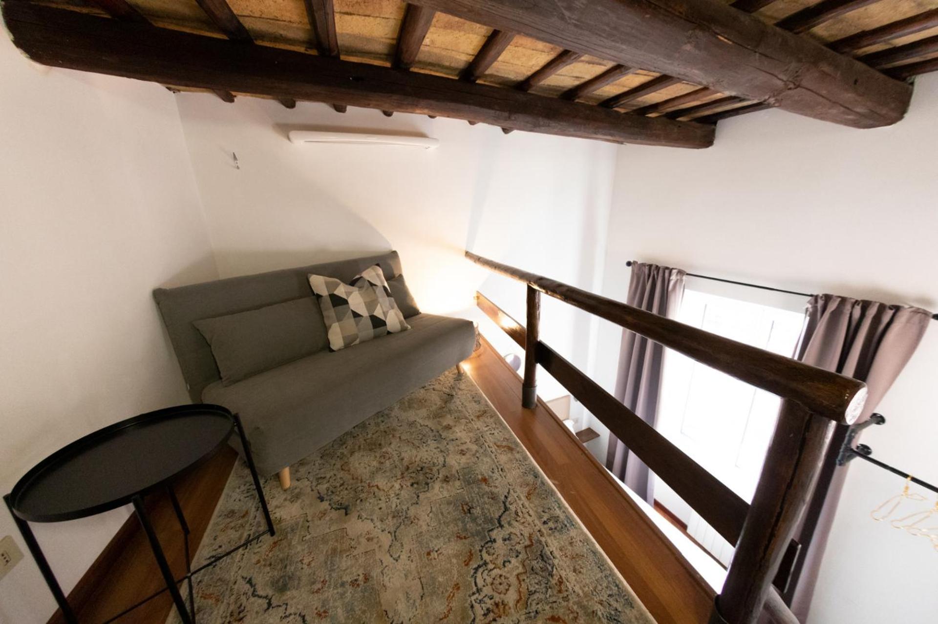 The Rent - Spacious Multi-room On Via Cavour Apartment Rom