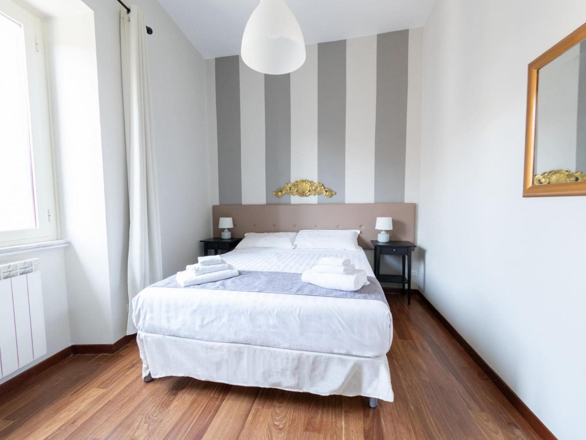 The Rent - Spacious Multi-room On Via Cavour Apartment