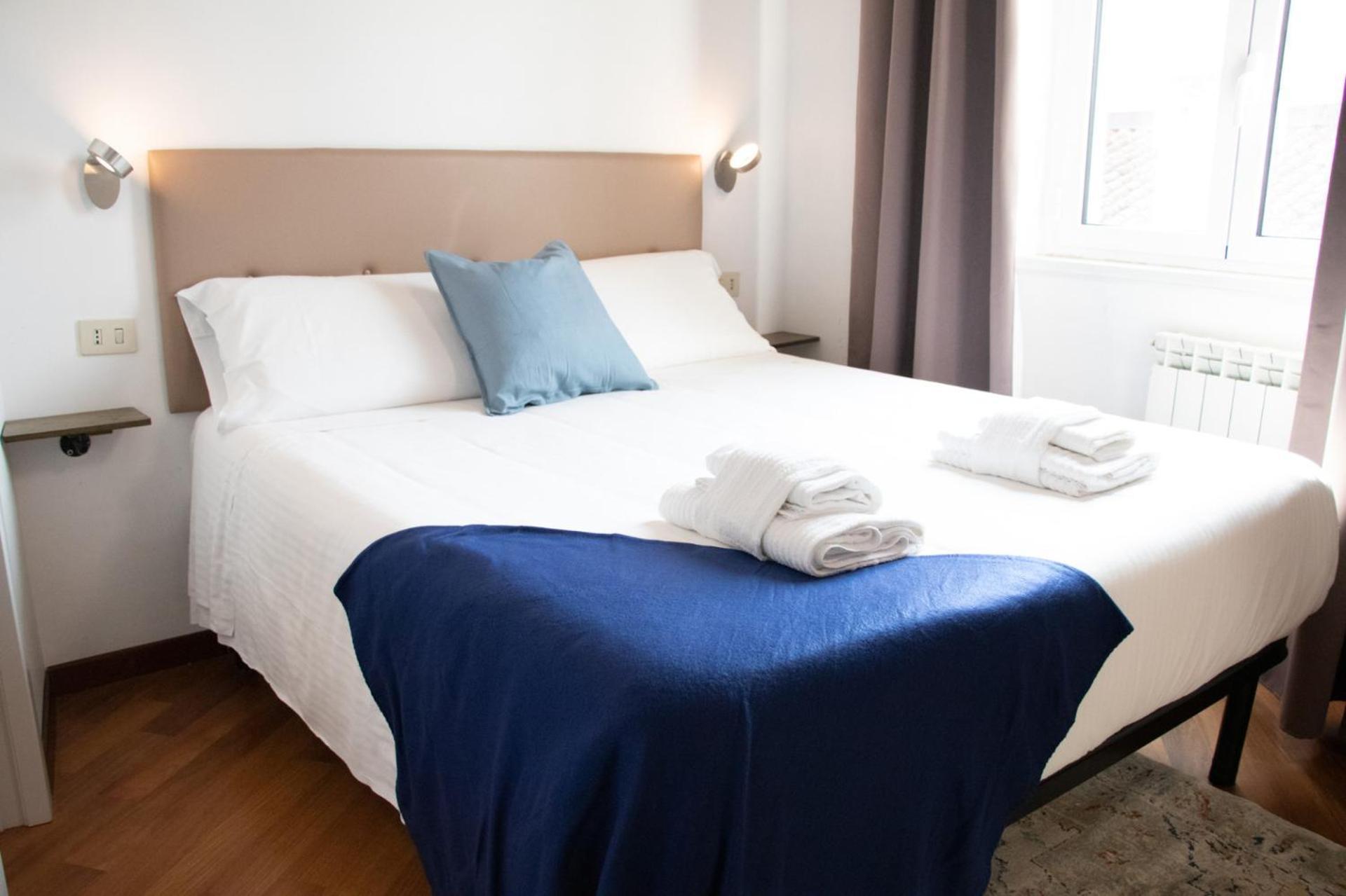 The Rent - Spacious Multi-room On Via Cavour Apartment