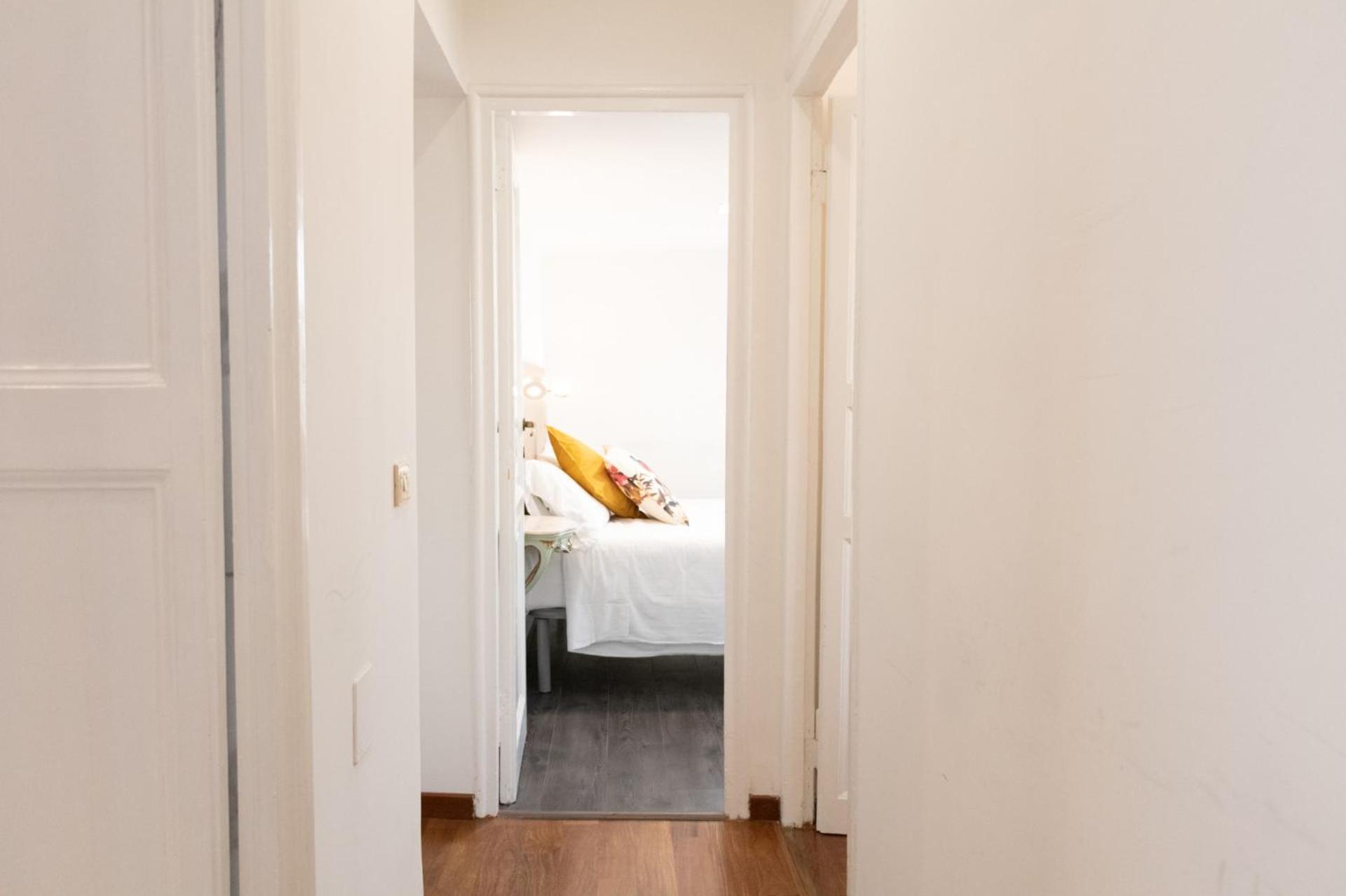 The Rent - Spacious Multi-room On Via Cavour Apartment *