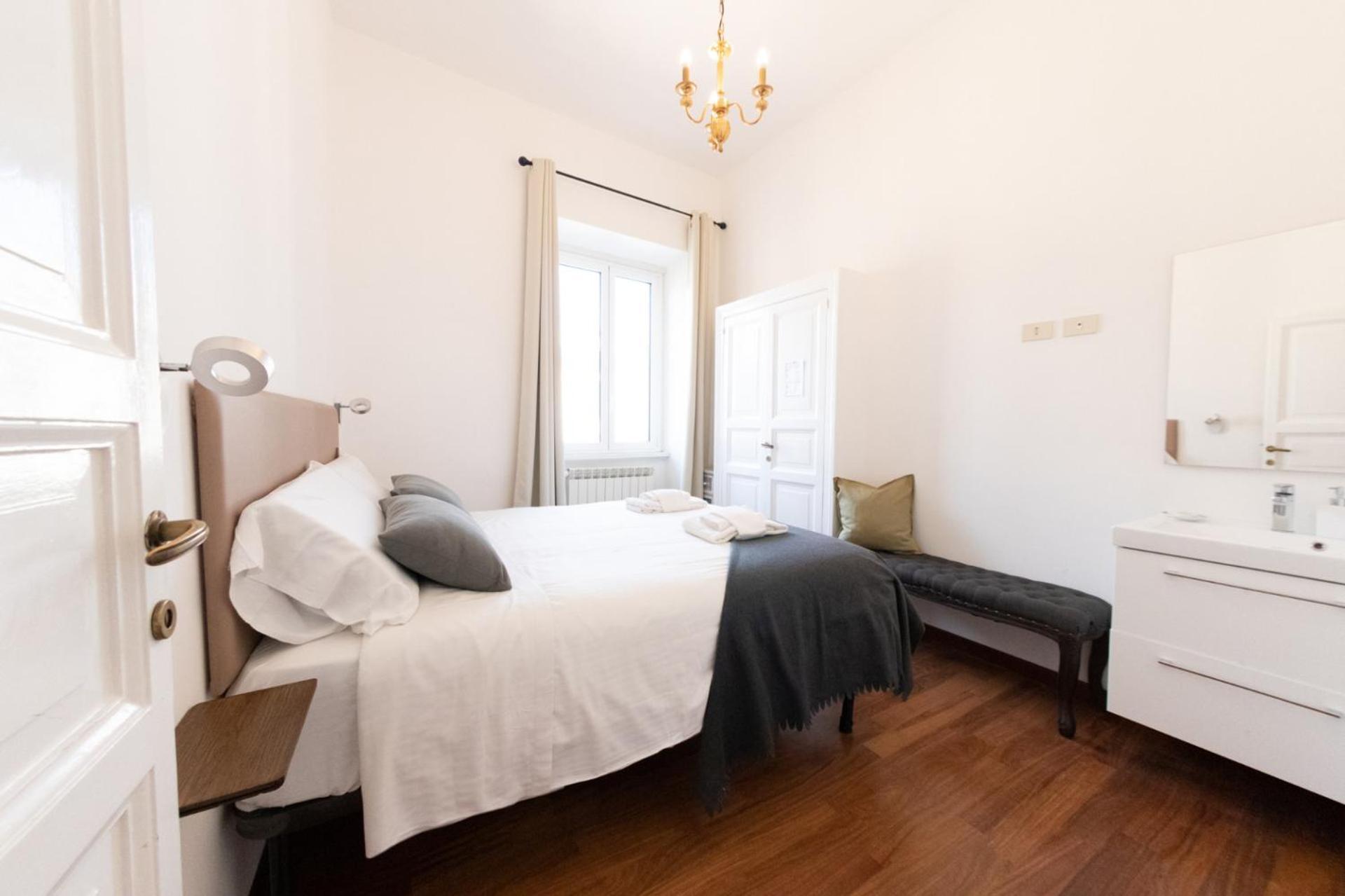 The Rent - Spacious Multi-room On Via Cavour *