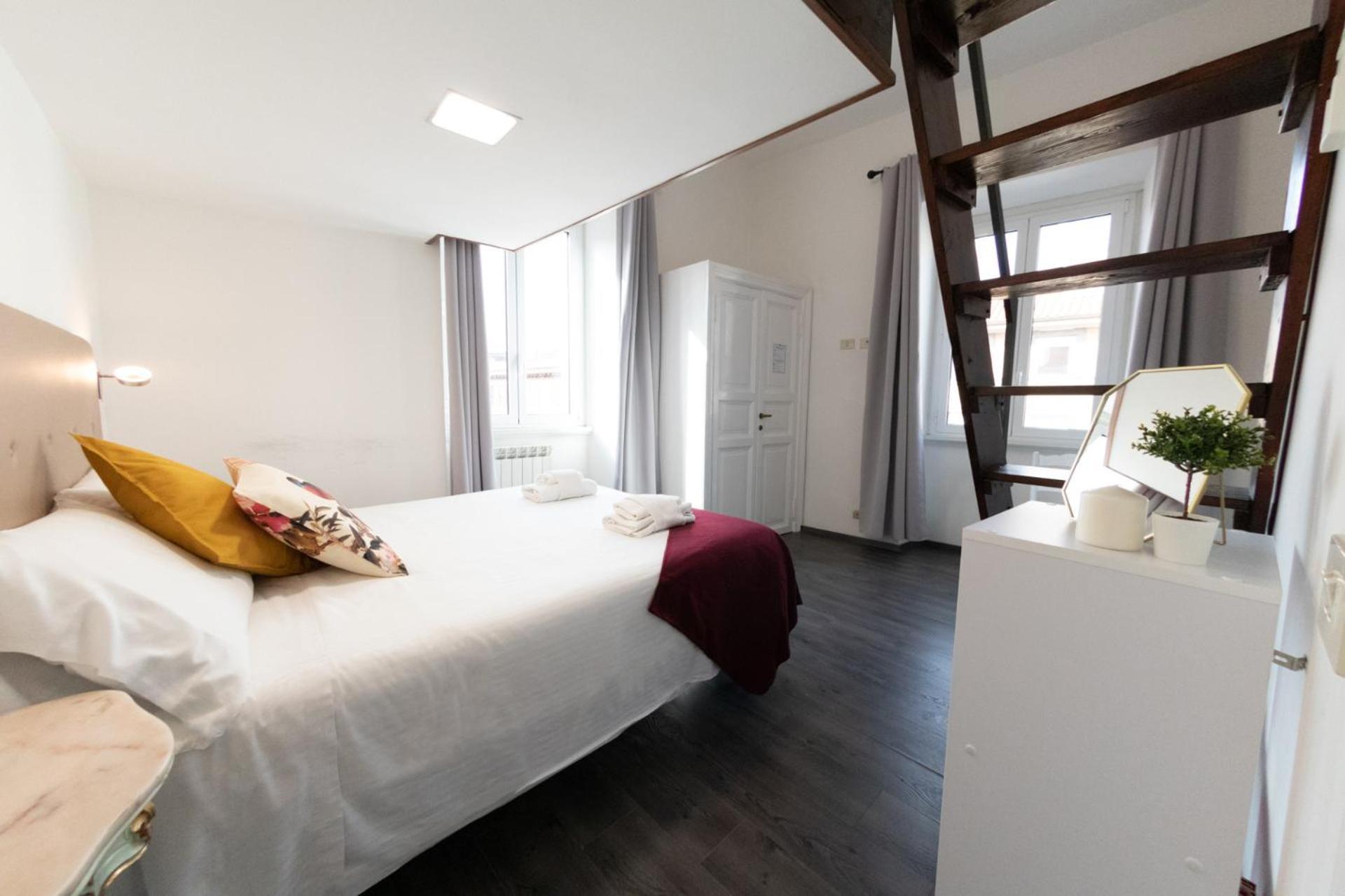The Rent - Spacious Multi-room On Via Cavour