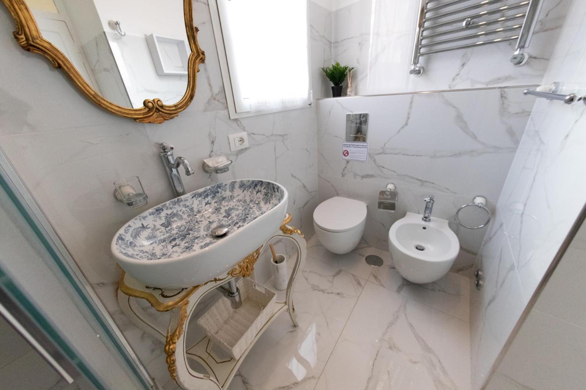 Apartment The Rent - Spacious Multi-room On Via Cavour *
