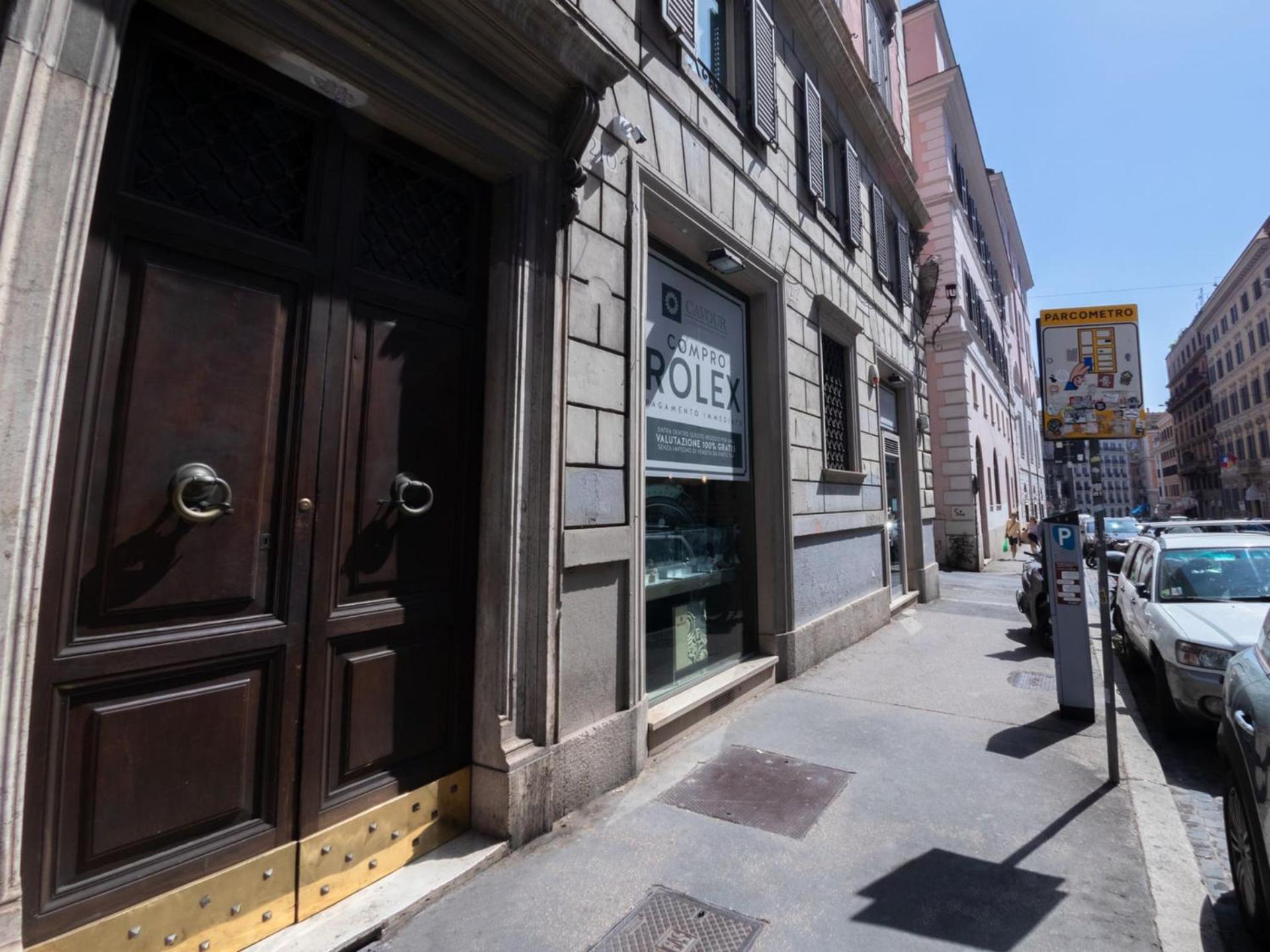 The Rent - Spacious Multi-room On Via Cavour Rom