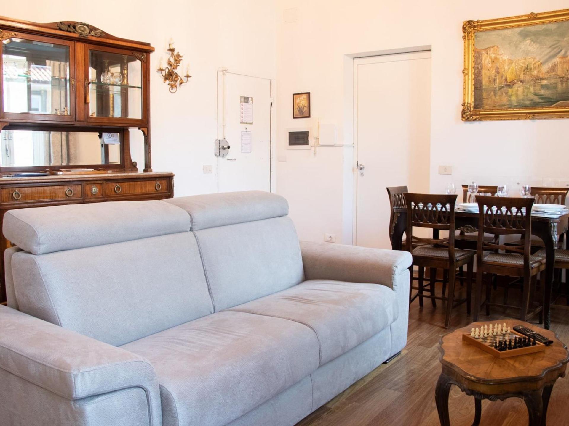 The Rent - Spacious Multi-room On Via Cavour Apartment Rom
